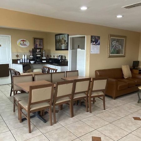 מלון Super 8 By Wyndham Decatur Texas מראה חיצוני תמונה