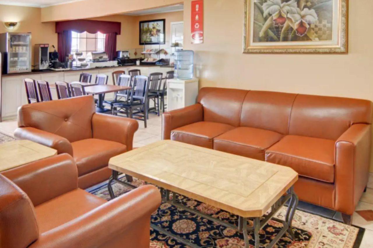 מלון Super 8 By Wyndham Decatur Texas מראה חיצוני תמונה