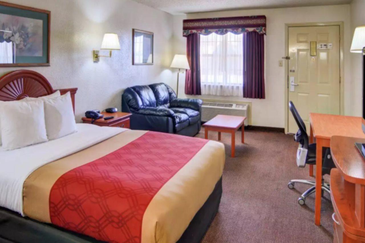 מלון Super 8 By Wyndham Decatur Texas מראה חיצוני תמונה