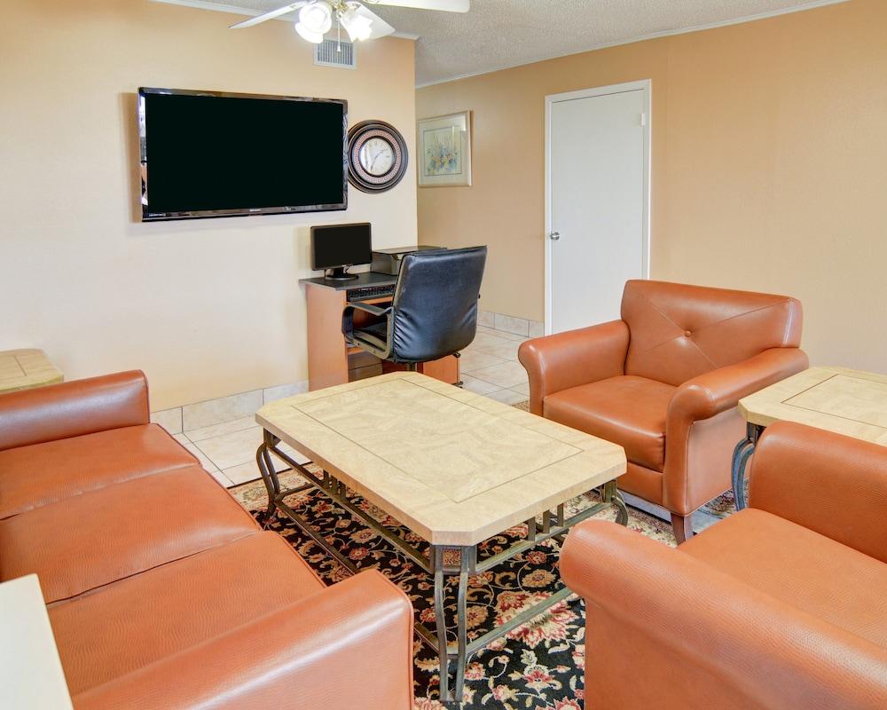 מלון Super 8 By Wyndham Decatur Texas מראה חיצוני תמונה