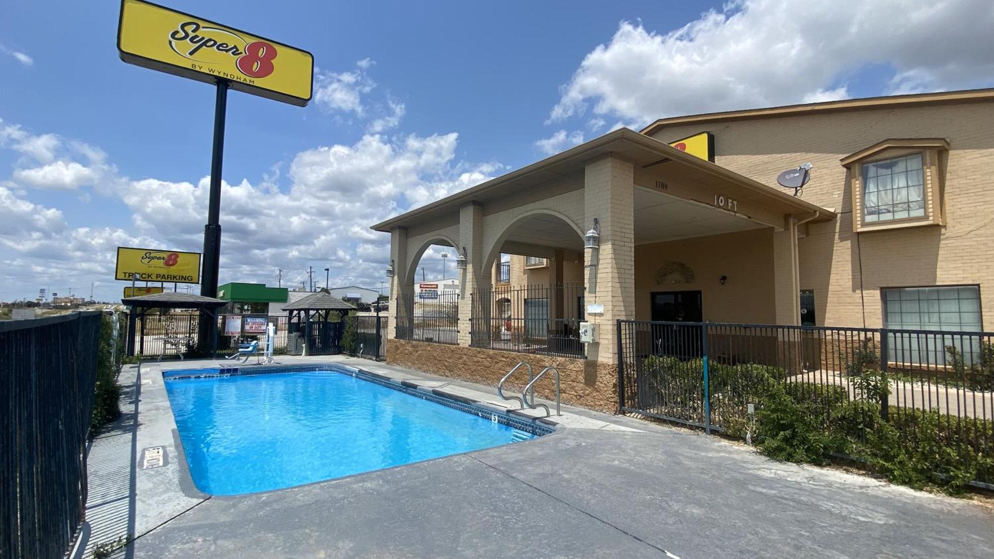 מלון Super 8 By Wyndham Decatur Texas מראה חיצוני תמונה