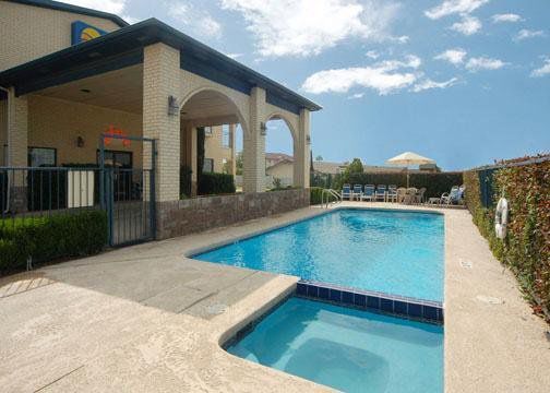 מלון Super 8 By Wyndham Decatur Texas מתקנים תמונה